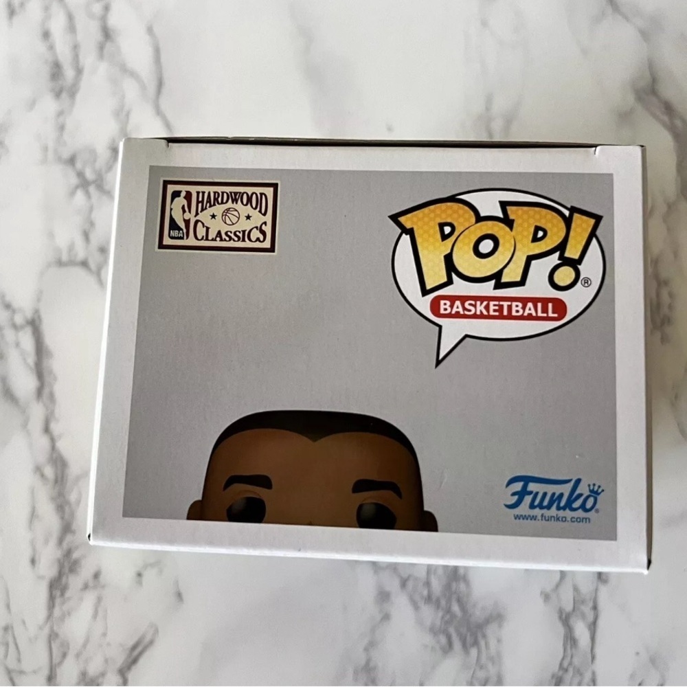 Magic Johnson Los Angeles Lakers #32 Funko Shop Exclusive. New in box. - Picture 4 of 5